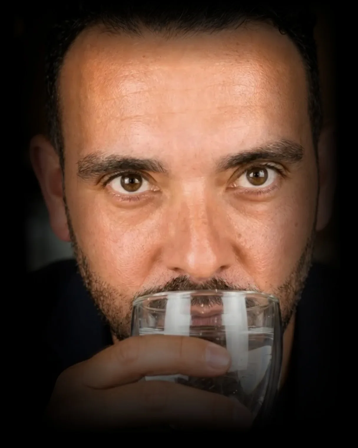 Portrait de Kévin Vigreux, marketing et création de contenu, en couleur