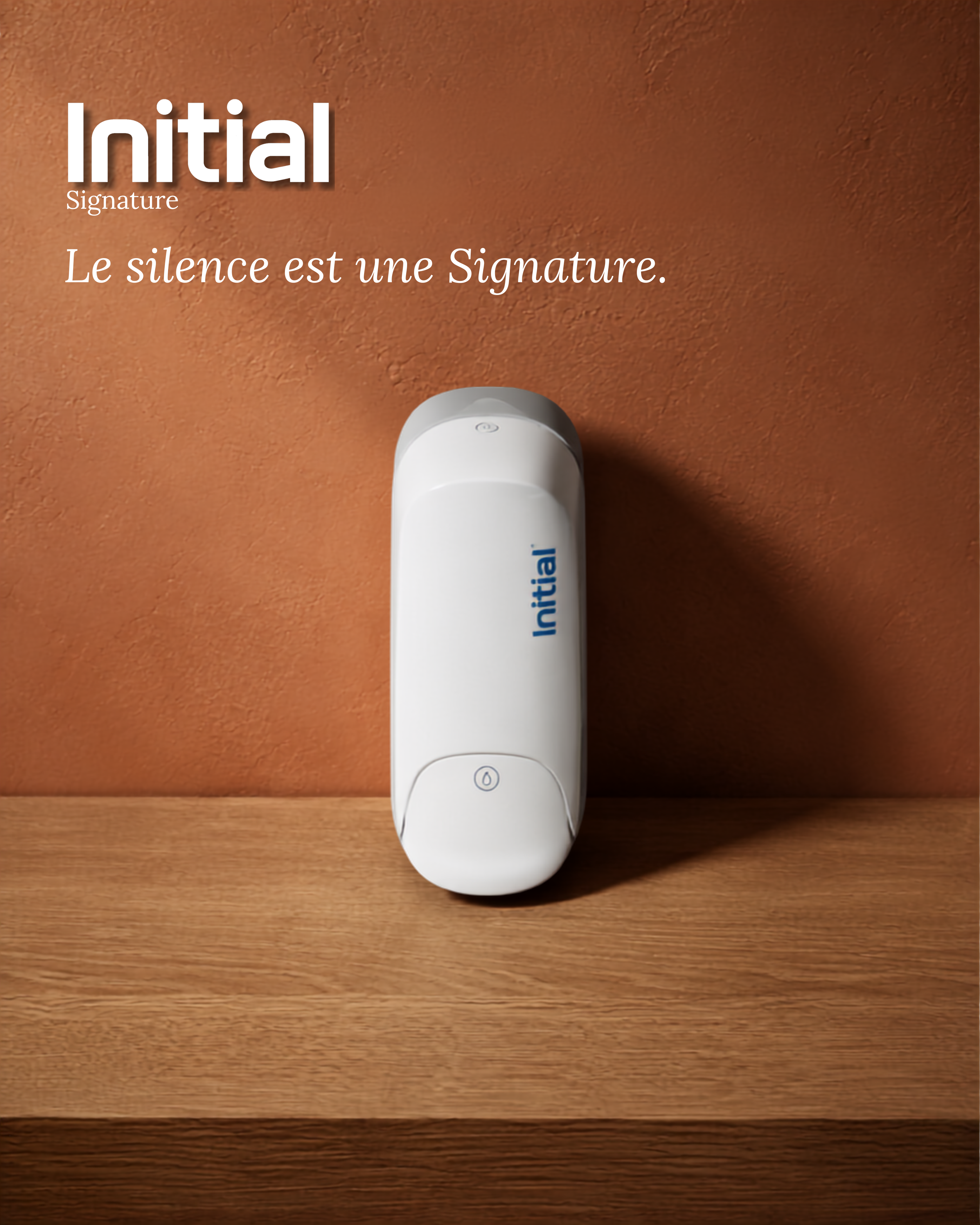 Hygiène — packshot épuré sur bois et mur terracotta — visuel marketing par Kévin Vigreux