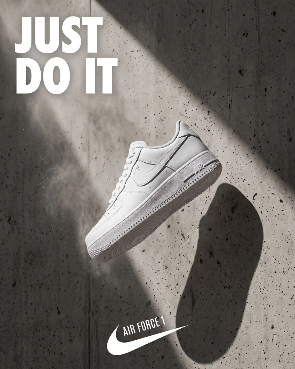Sneaker Nike Air Force 1, campagne créée par Kévin Vigreux — sneaker en lévitation sur fond béton brut